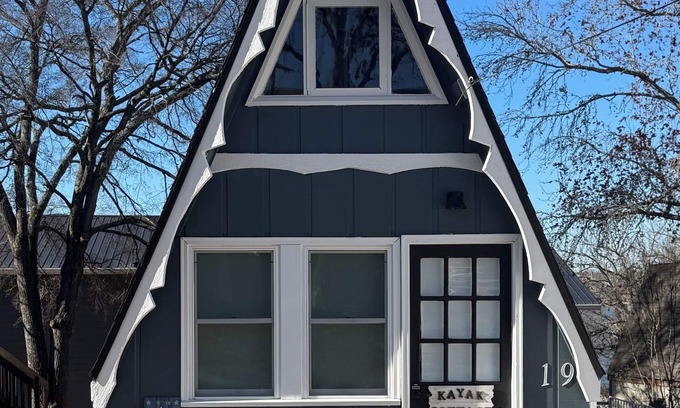 Lampe Cottage | Kayak Cottage - Free kayaks and fire pit