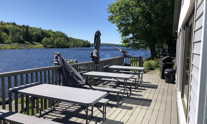 Algonquin Highlands Cottage | KAYAKS, CANOE, PADDLE BOARDS, WIFI,