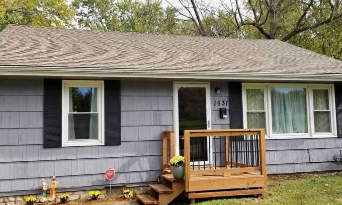 Independence House | KC area 2 private bedroom home!!!