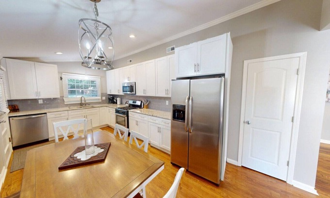 Lexington House | Keeneland/Airport/Downtown Tulsa Time!
