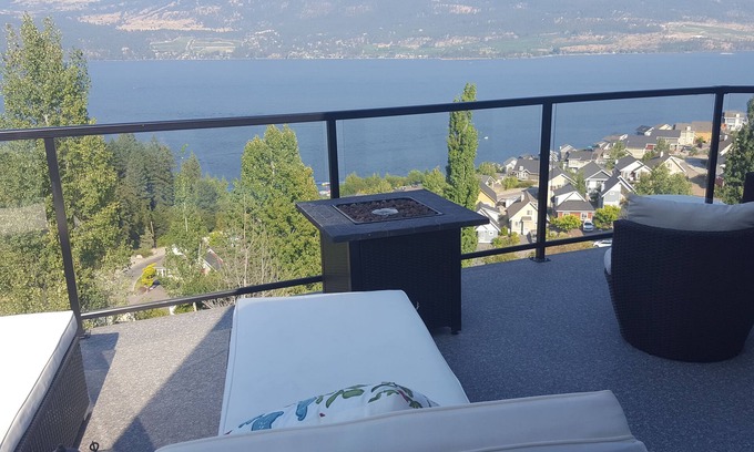 Central Okanagan House | Kelowna BC Vacation Home—Amazing Lake Views—2 Bed & Bath, Beach, Pool, Lake Fun