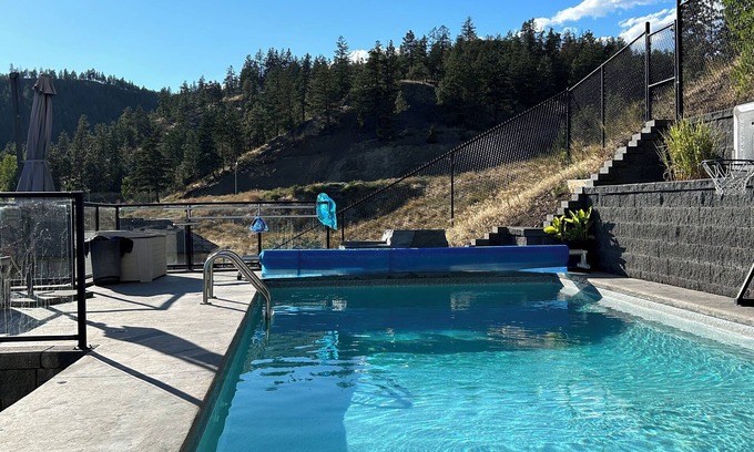 North Glenmore House | Kelowna Oasis on Knox Mountain minutes from downtown. Great for families!