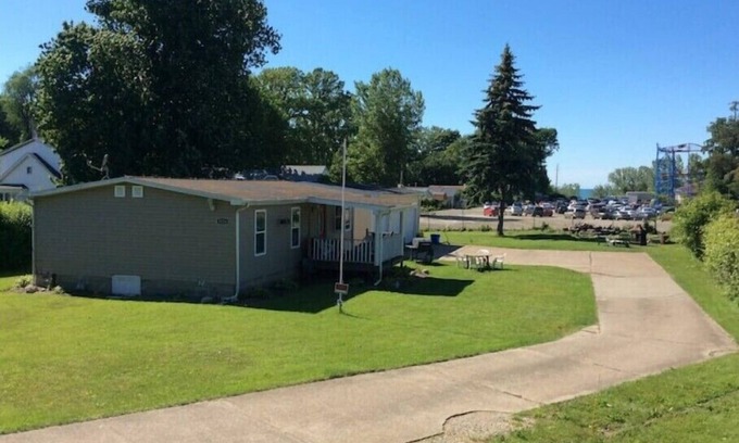Erie Cottage | Kelso Woods with private beach access!n