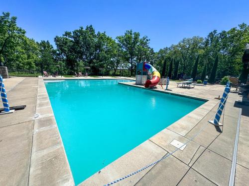 Branson House | Kemper's Cabin by Silver Dollar City - Ideally located