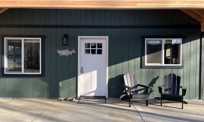 Kalifornsky Cabin | Kenai Adventure Cabins Sockeye 2/1