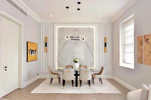 Queen's Gate Apartment | Kensington Palace Apartment - Luxury 3BR 4BA with Cinema Room