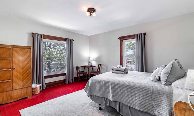Kent House | Kent Family Home | Walk to Downtown + Pet Friendly