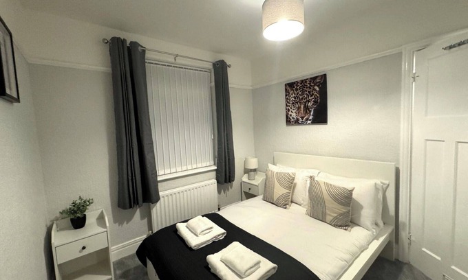 Newcastle-upon-Tyne Apartment | Kentmere Apartment - Sleeps 4 - Pet friendly