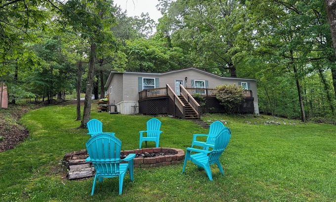 New Concord Cabin | Kentucky Lakeside Home w/Deck - 20 Mi to LBL!