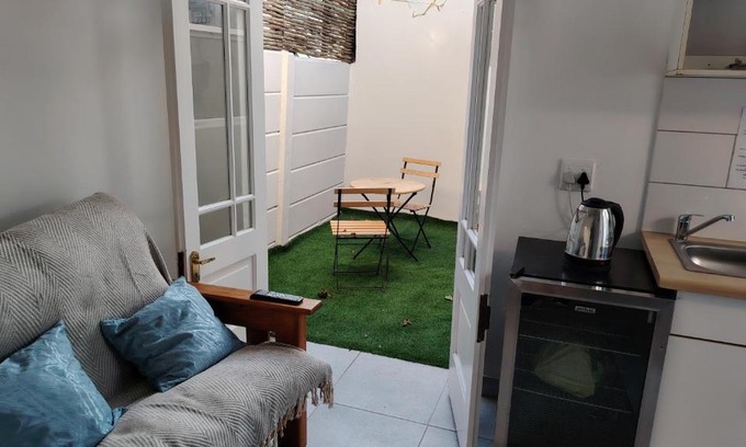 Lansdowne Apartment | Kenwyn Garden Cottage