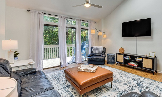 Salem House | Keowee Key Condo w/Lake Access & Community Pools!