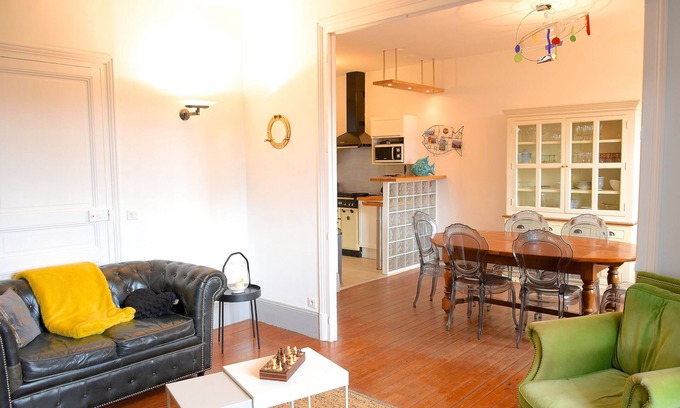 Courtoisville-Sillon-Moka Villa | Ker Lucienne" 50m from the "sillon" beach in the center of town, 12 minutes from the city center and the TGV train station.