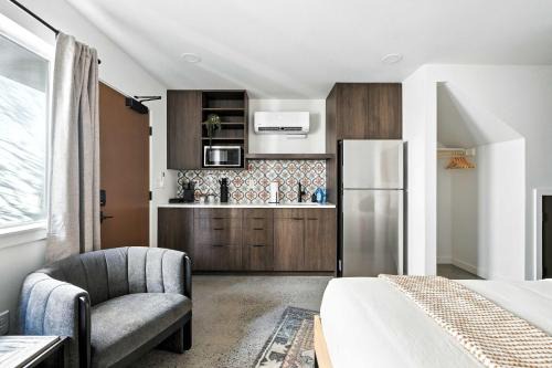 Kerns Apartment | Kerns Studio Near Coffee Dining & Transit