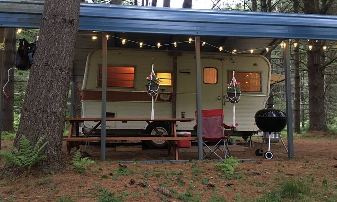 Hyner House | Kettle Creek Fishing - 15’ Vintage Camper Stay on Private property Creek Access
