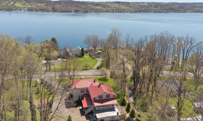 Penn Yan House | Keuka Lake | Lake Access | 16 Guests | Kayaks