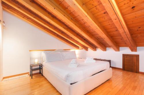 Washington Apartment | Keys of Italy - Salutati stylish bedroom apartment