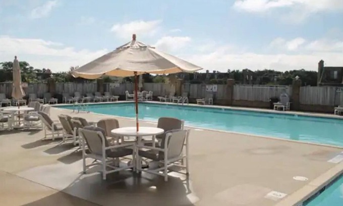 Kitty Hawk House | KH Escape! Pool+Tennis+Basketball+0.8 mi to Beach!