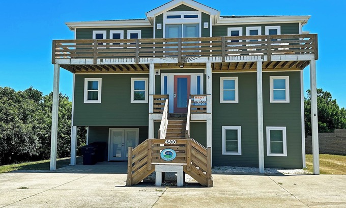Sea Scape House | KH4508- 6 BRs w/pool table, gourmet kitchen, private pool and hot tub!