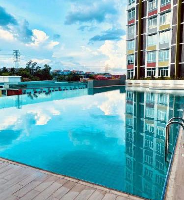 Kuantan Apartment | Khaimal Valley Suite - Pool View