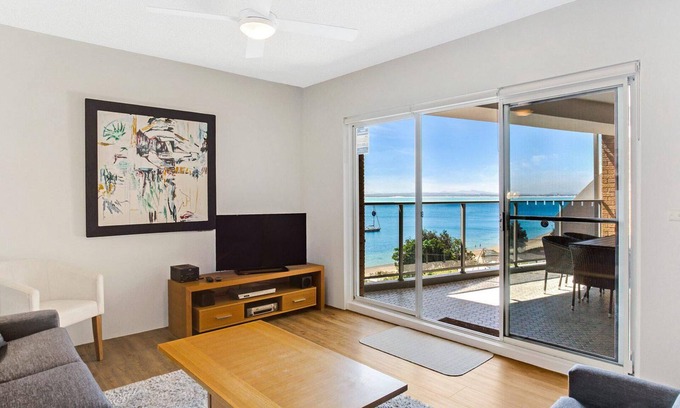 Nelson Bay Apartment | Kiah 10, 53 Victoria Parade - Stunning Views, Aircon and Close to the Marina