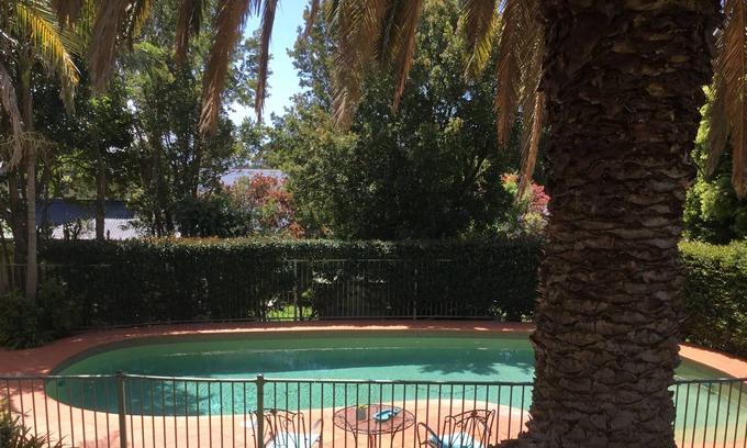 Kiama House | Kiama Guest House-pool-Netflix-Wifi-Aircon.