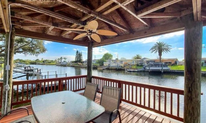 Port Richey House | Kick back and Relax at Leisure Beach