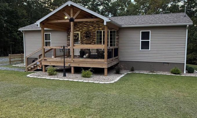 Edray House | Kick back and relax in this calm, stylish space located on 30 acres!