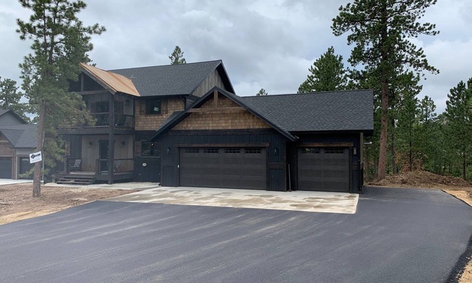 Lead House | Kickback Shack Black Hills Great for UTV outings, lots of parking & power washer