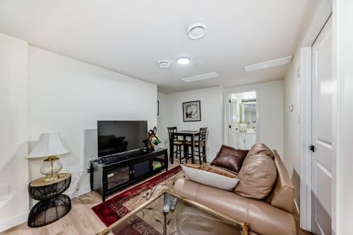 West Edmonton Villa | KimzNest