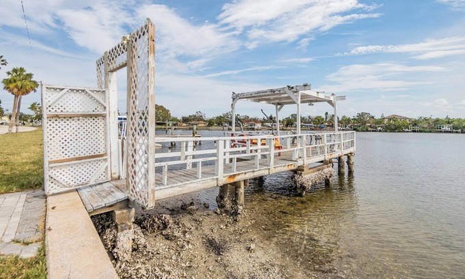 Bayou Shores House | KING 1bd/1ba in St. Petersburg w/PRIVATE DOCK & KAYAKS
