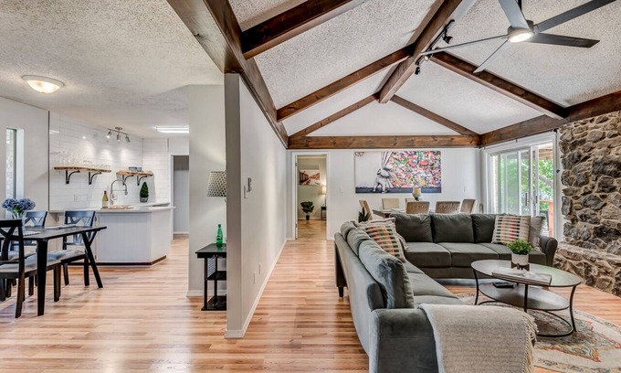 Stillwater House | King Bed Close to OSU/Downtown