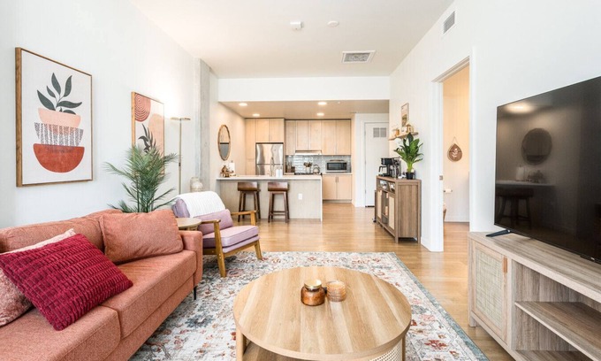 Boise Apartment | King Bed, Coffee Bar, Free Parking, Hot Tub