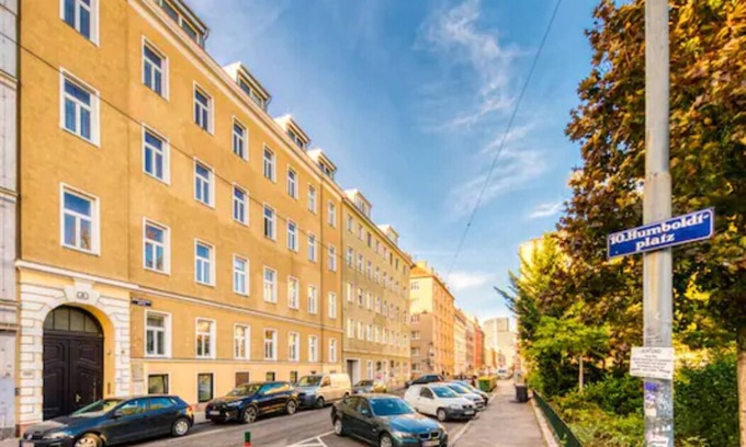 Favoriten Condo | ⍟King bed home, 3 bed rooms⍟ Ideal for big groups