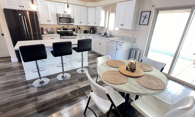 Fortuna Foothills House | King bed - hot tube, 2 queens, sofa sleeper. Home away from home.