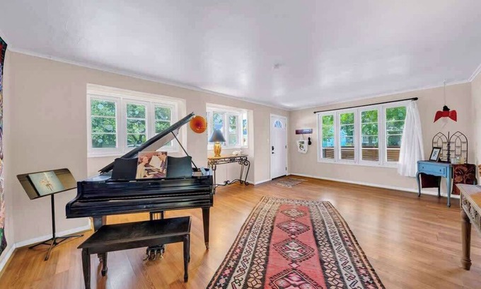 Bay Area House | King Bed, Patio, BBQ, WD, 20min2Beach, Netflix