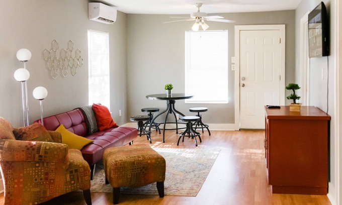 Denver Heights House | King Bed Suite with Home Theater/Game room near downtown/At&t center/alamodome