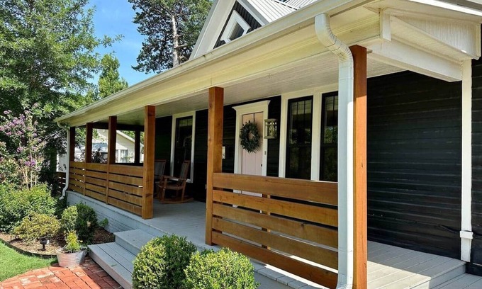 Stillwater House | King Bed Vintage charm meets Modern Lux 2bd 2bath