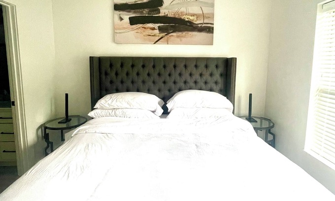 Columbus Apartment | King Bedroom in Short North
