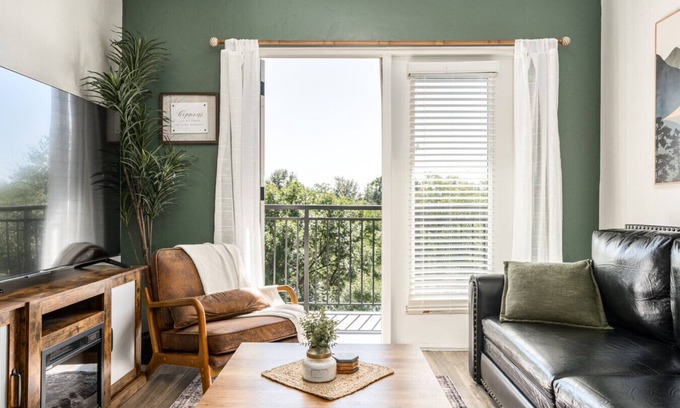 Boise Apartment | King Beds, Hot Tub, Coffee Bar, Balcony