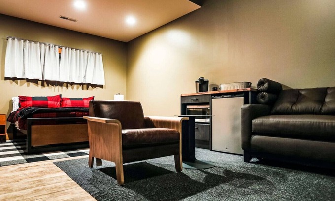 Maple Hill Hotel | King Cabin Room Thistle