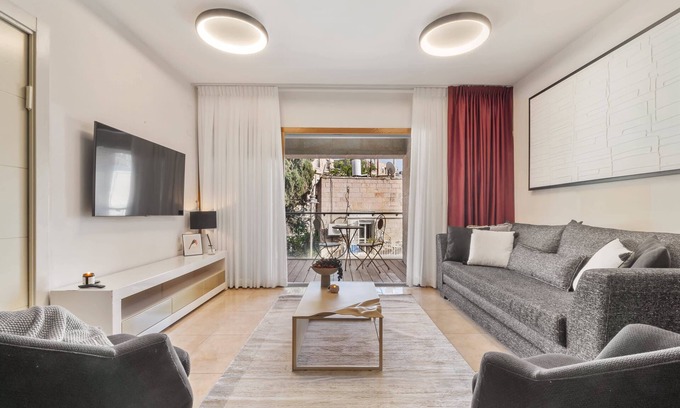 Jerusalem City Centre Apartment | King David Residence Luxury 3 BD/Pool/Gym/Parking