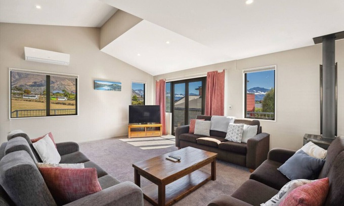 Wanaka House | King Of The Hill | Four-bedroom Home