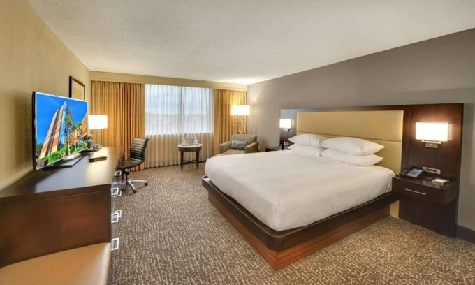 Altamonte Springs Apartment | King Room Near BioPlus Specialty Pharmacy ORL
