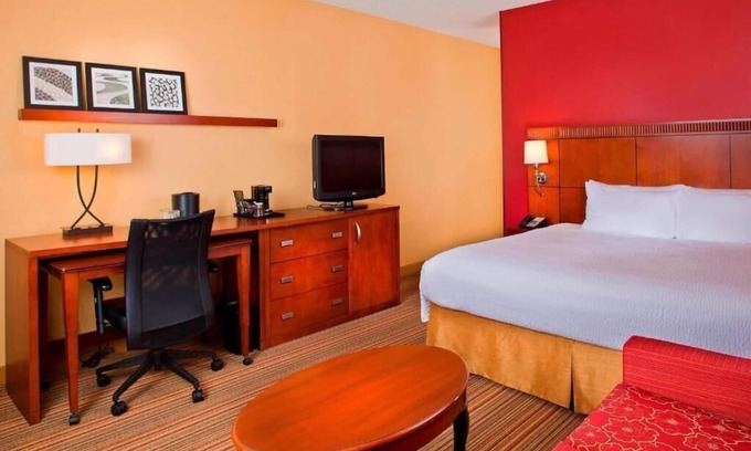 Airport North Apartment | King Room Near Airport Lakes Park ORL