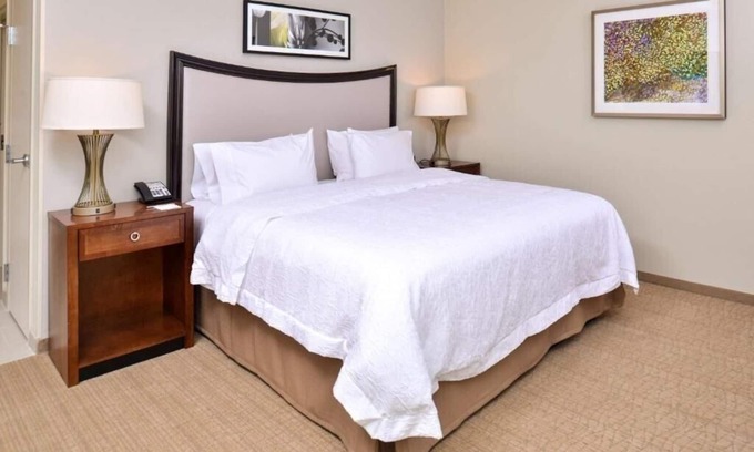 South Orange Apartment | King Room Near Dog Day Afternoon ORL