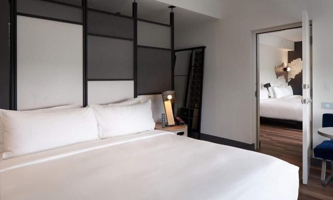 Williamsburg Apartment | King Room Near Tennis Court by Luxury Bookings ORL