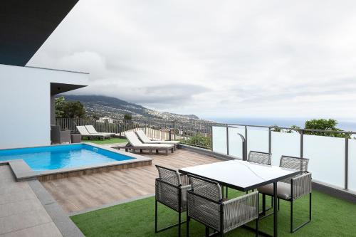 Estreito da Calheta Villa | King´s Paradise (Heated Pool and Sea View)