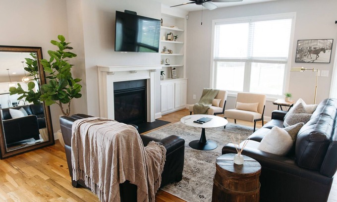 Martin Luther King House | "King's Quarters" Modern Urban Stay - Downtown LEX