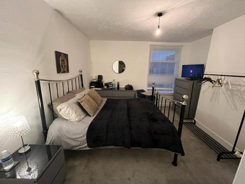 Ilkeston House | King Size Bed in a Double Bedroom