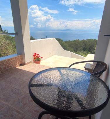 Perama House | King size bed, Terra relaxa, Vista al mar, near Achilleio